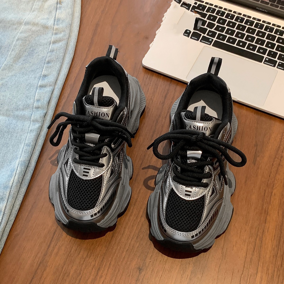Papá zapatos de mujer zapatos negros de terciopelo 2026 nueva primavera y otoño versátil muffin grueso aumento de altura zapatos deportivos casuales