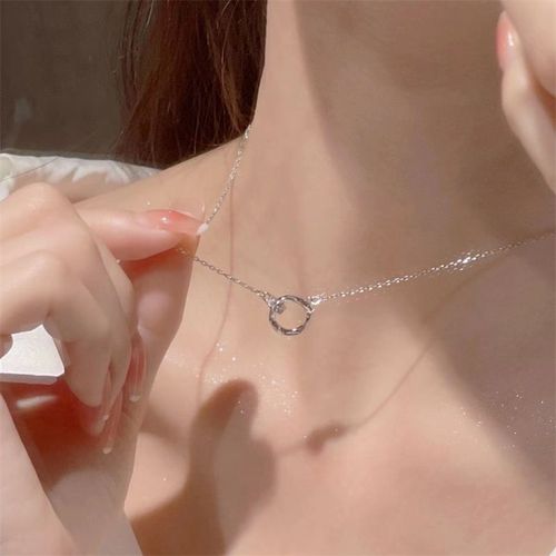 Mobius Necklace Women's Light Luxury Niche High-end Design Internet Celebrity Clavicle Chain Fashionable and Versatile New Year's Style