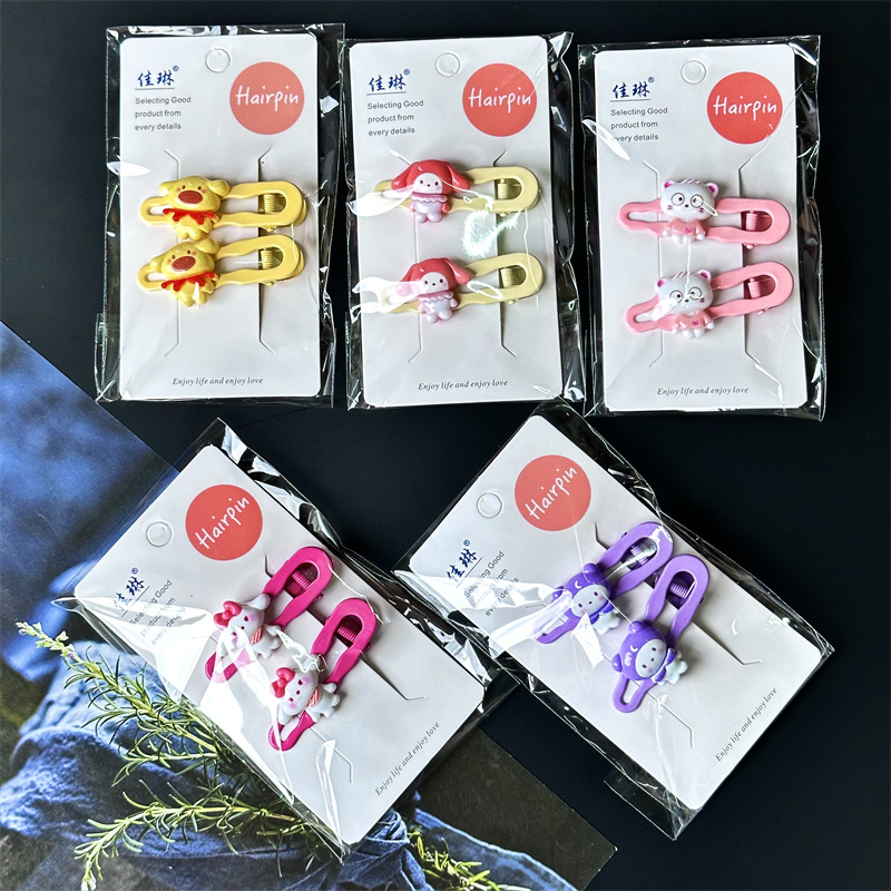Horquilla de la tarjeta para niños hembra súper Linda muñeca de dibujos animados flequillos clip lateral 2023 Nueva horquilla de la celebridad de Internet 2 yuanes
