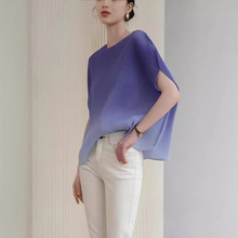 三宅褶皱渐变设计感上衣女夏短袖薄款宽松大码气质显瘦蝙蝠衫