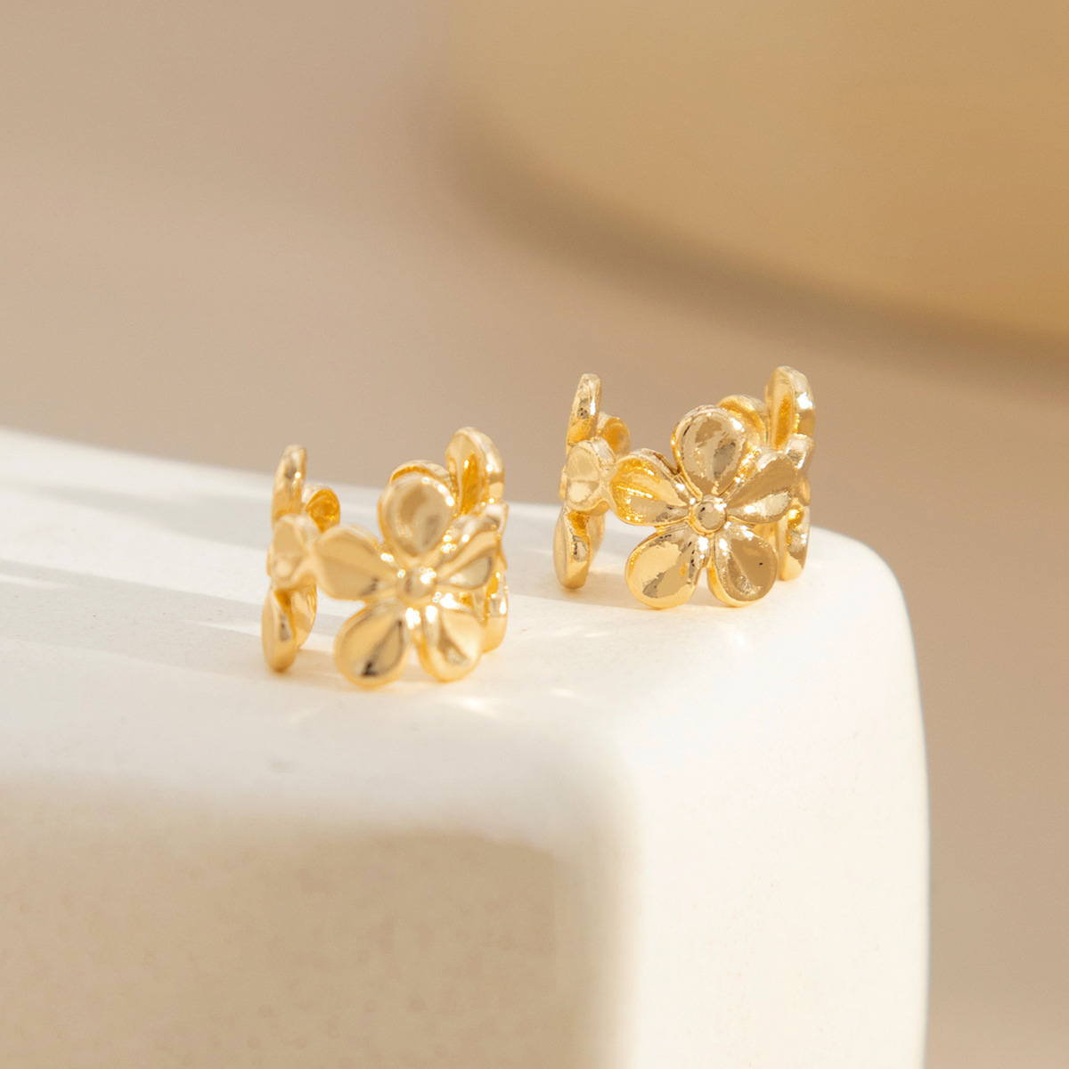 European and American Cross-Border Jewelry Beach Vacation Style Starfish Scallop Pendant Earrings Design Ins Metal Flower Ear Clip undefined