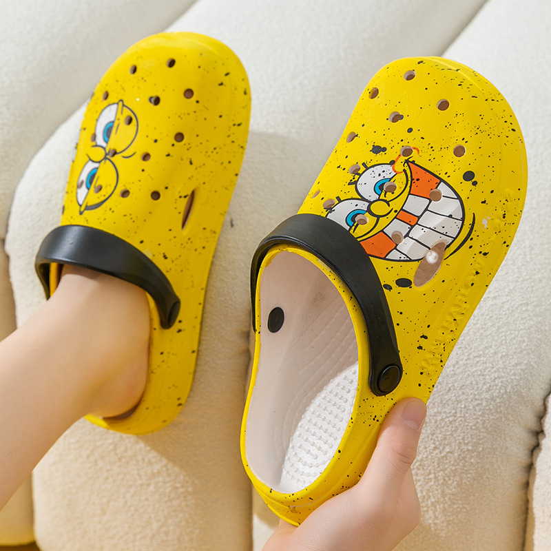 Verano nueva plataforma super suave antideslizante zapatos de agujero de dibujos animados Zapatillas de Punta estilo coreano lindo desgaste al aire libre de las mujeres 2023