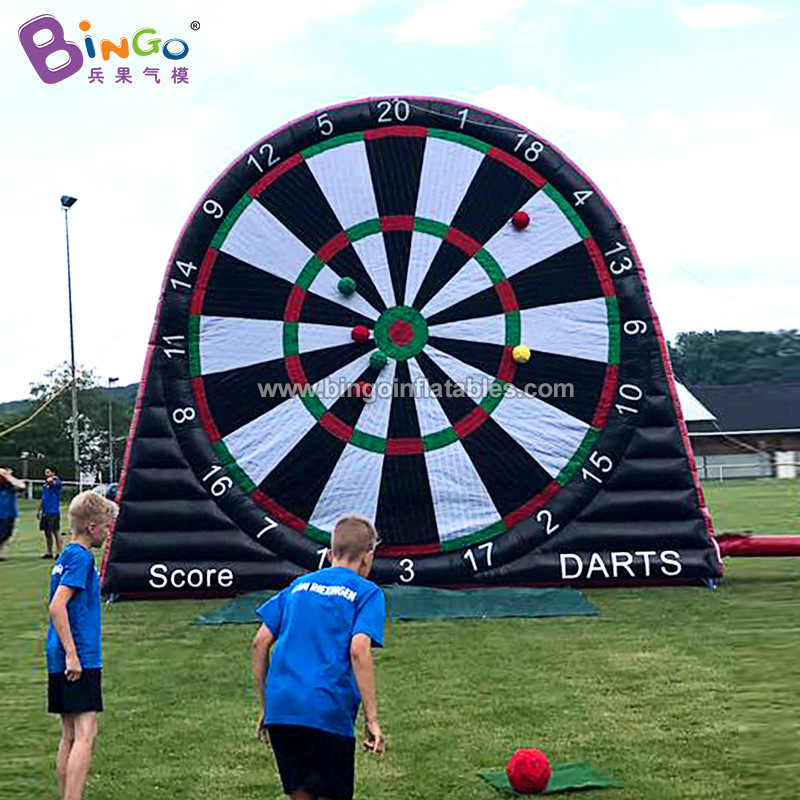 Inflatable interactive travel darts for amusement parks