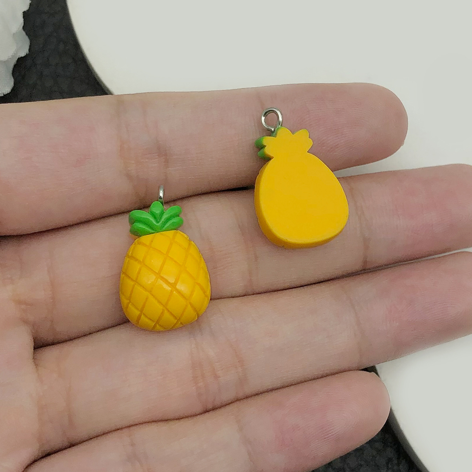 17058-黄色树脂水果菠萝14x23-1.2g-0.19平