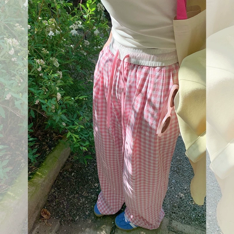 Cute fitted trousers, high waist, loose straight fit