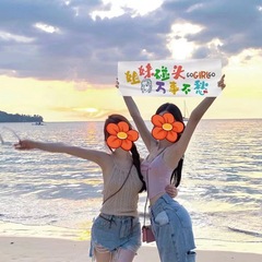 年を越えて写真を撮る道具は小さな横断幕を持って旅行します。
