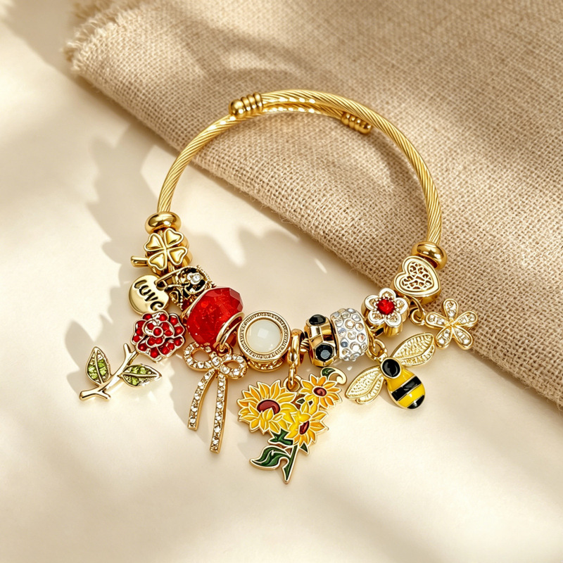 European and American Pastoral Style Sunflower Bee Red Rose Pendant Bracelet Vintage Gold Four-Leaf Clover Heart Beaded Bracelet European and American Pastoral Style Sunflower Bee Red Rose Pendant Bracelet Vintage Gold Four-Leaf Clover Heart Beaded Bracelet