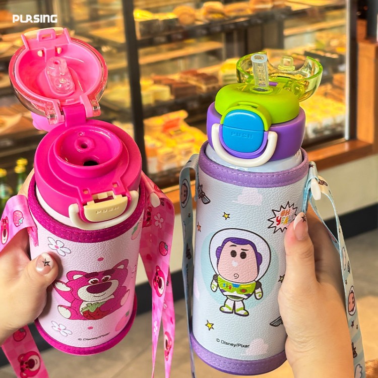 Strawberry Bear Bas Lightyear Co-branding Taza de aislamiento para niños Taza de paja de doble boca de bebida Taza de agua de dibujos animados de alta capacidad