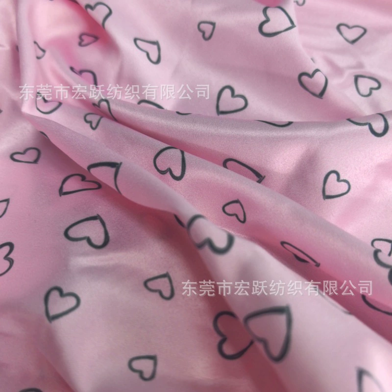 В наличии матовый imitation silk stretch satin сатиновая ткань с принтом сердечко, упаковка обуви из ткани