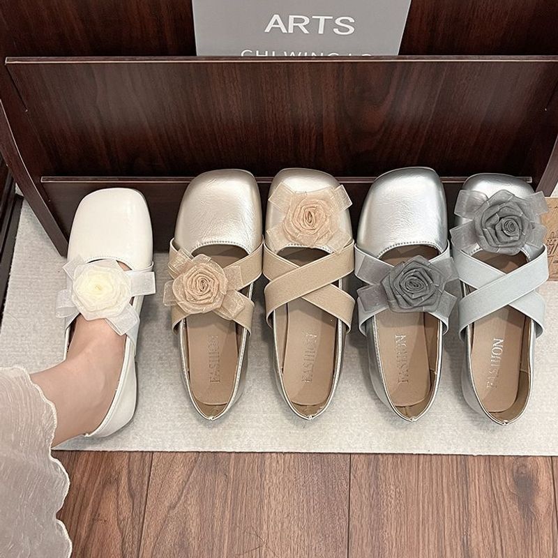 Ballet-Style French Camellia Soft Leather Women's Flat Shoes, Shallow Mouth, Suitable for Skirts, Mary Jane, Sizes 41 to 43 Ballet-Style French Camellia Soft Leather Women's Flat Shoes, Shallow Mouth, Suitable for Skirts, Mary Jane, Sizes 41 to 43