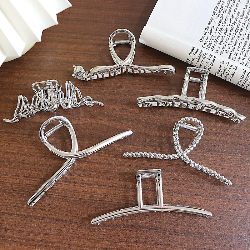 Large advanced sense of silver metal gripping women hair clip back of the head spoon shark clip temperament hairpin autumn winter headdress