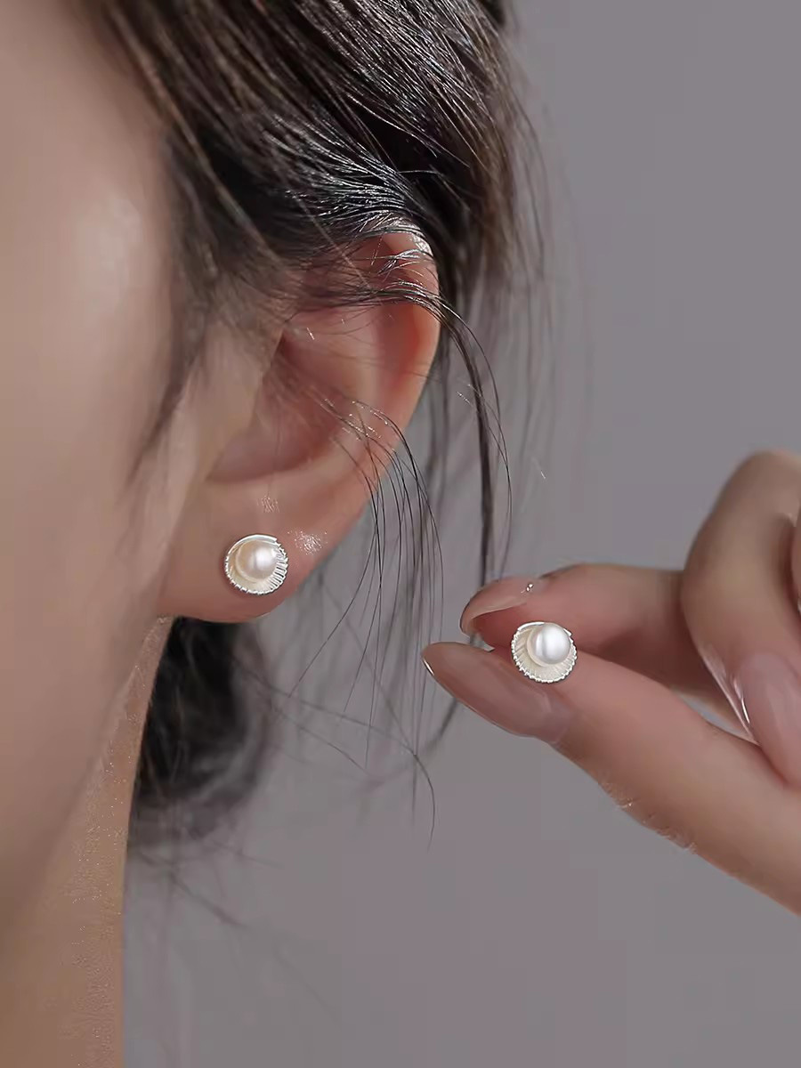 925 Sterling Silver, Freshwater Pearl Material Shell Pattern All Seasons Season 1 Pair 925 Sterling Silver Freshwater Pearl Shell Ear Studs