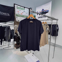 しなやかで標準的ではないレーザーパンチ通気四面弾立体裁断メンズアウトドア速乾服半袖tシャツ