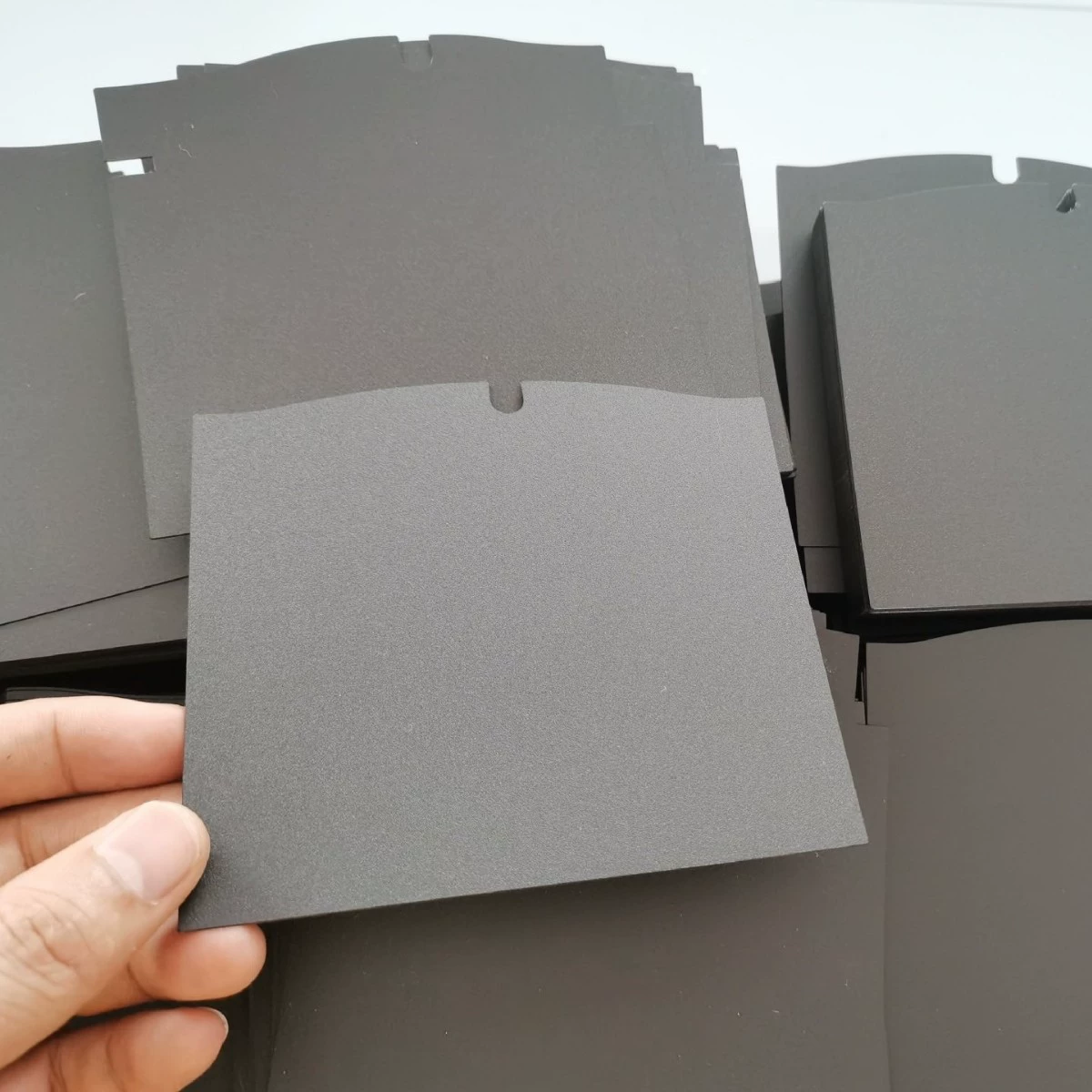 Изготовленная на заказ производителем жестяная пластина для питания железнодорожных систем, термостойкая и огнестойкая изоляционная пластина из поликарбоната, изоляционная пластина для каналов новых энергетических батарей.