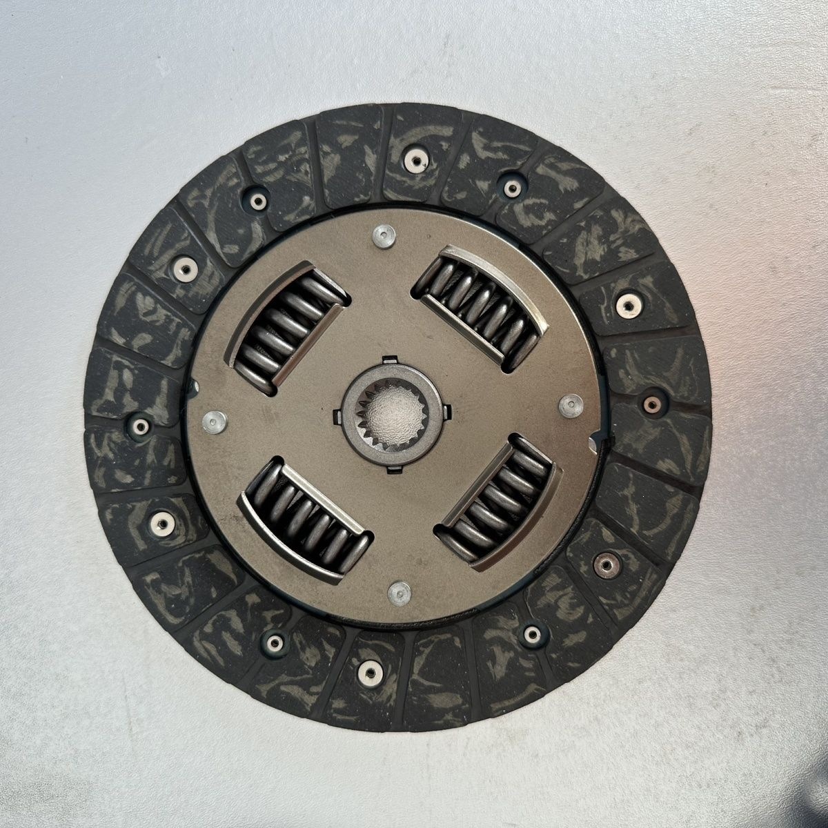 Wear-resistant, flame-retardant clutch plates for each vehicle model, three-piece set with pressure plate. Contact customer service before ordering 321