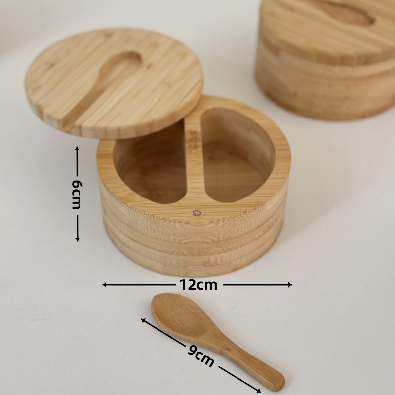 스푼이 있는 이중 수납칸