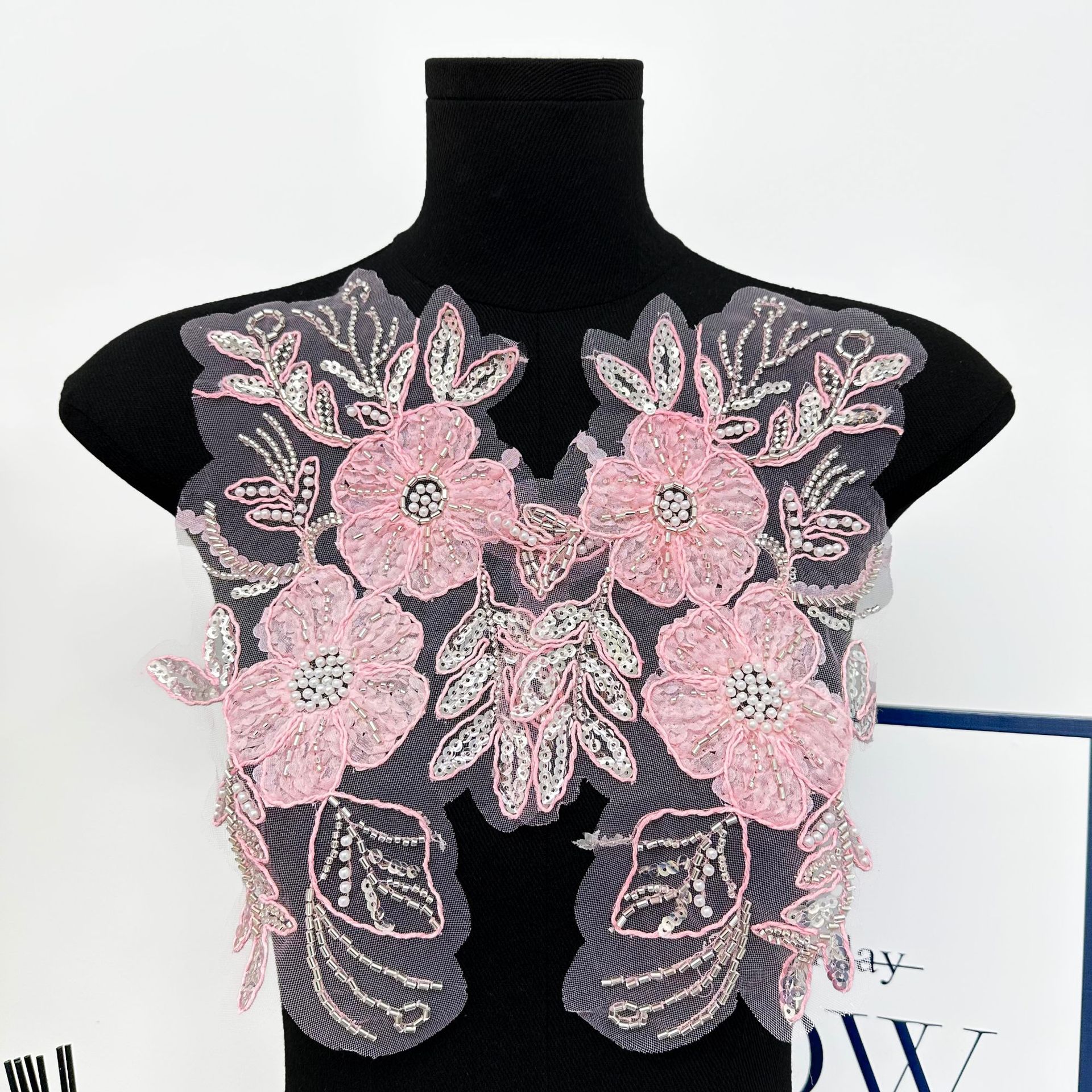 Vestido de boda cheongsam accesorios de decoración hechos a mano perlas flor parches de ropa de alta gama accesorios DIY 2026 nuevos al por mayor