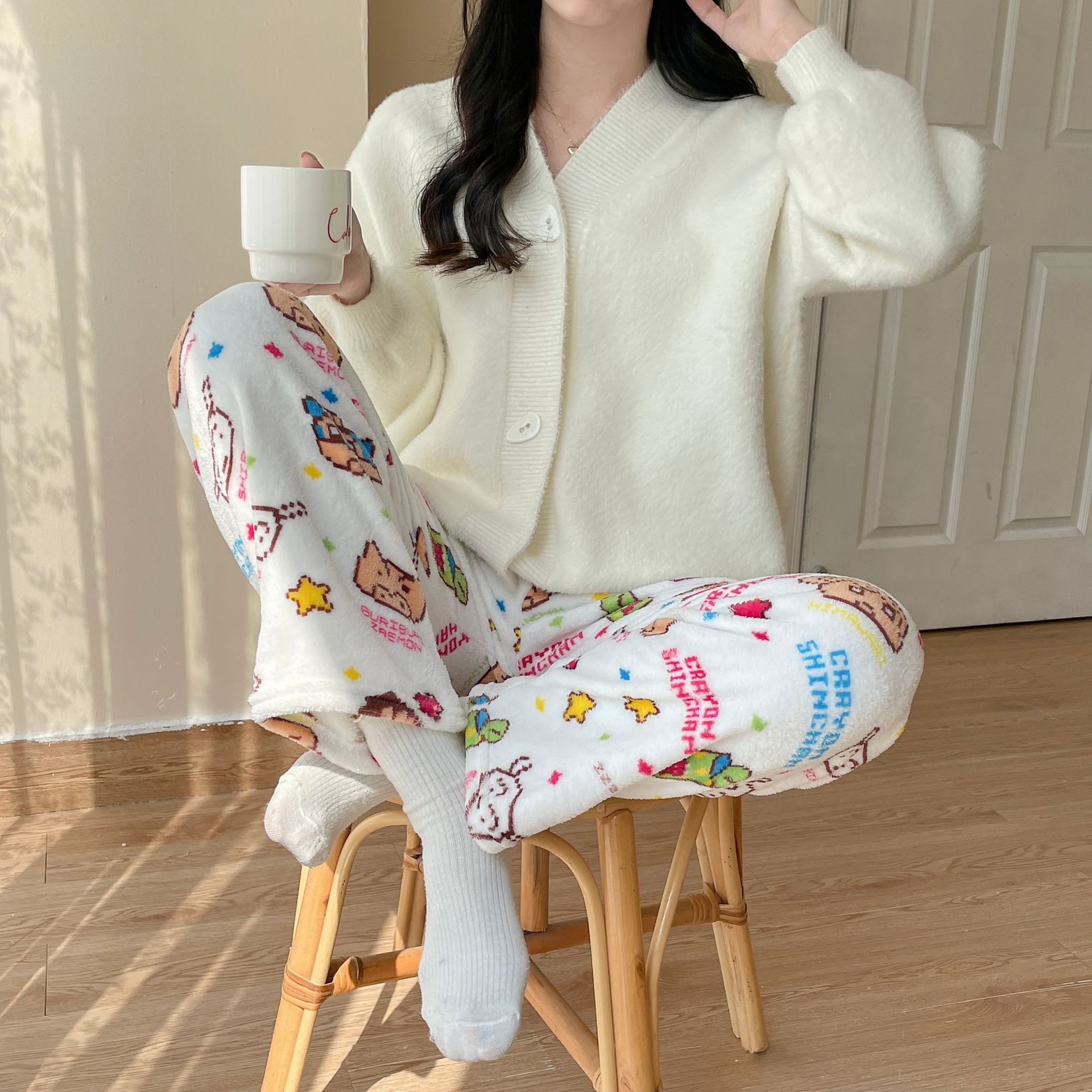 Dibujos Animados crayón pijamas de las mujeres coral fleece Otoño e Invierno engrosada nueva casa casual franela pantalones calientes