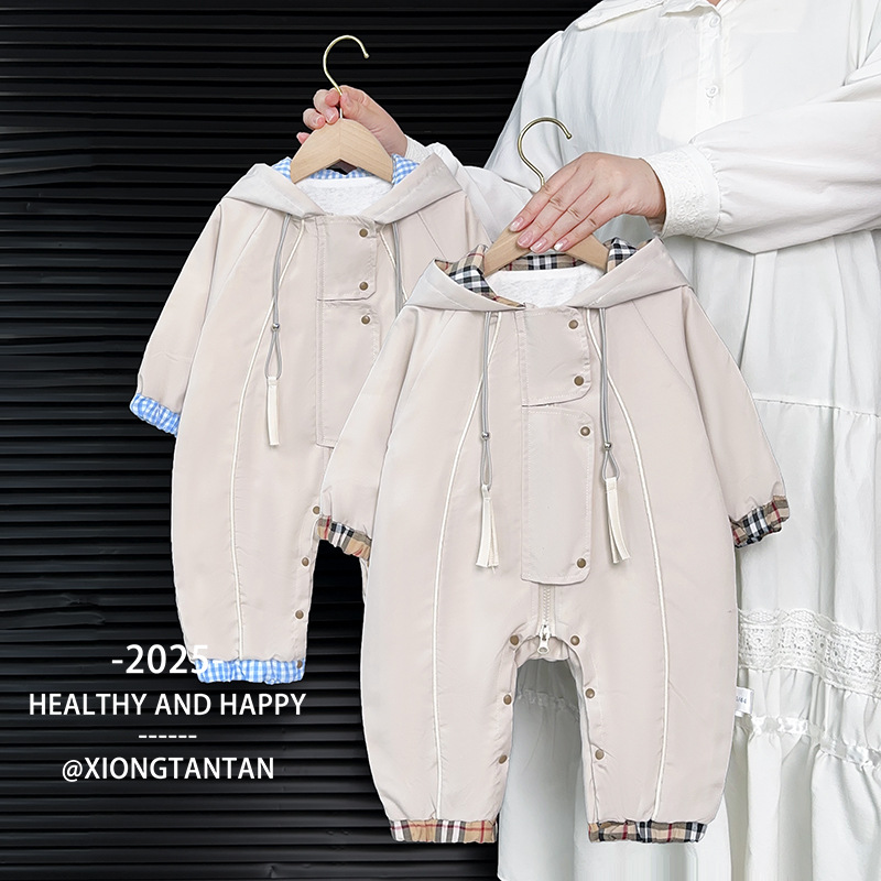初秋婴儿衣服宝宝连体衣秋装2025新款时髦洋气婴幼儿冲锋衣外出服