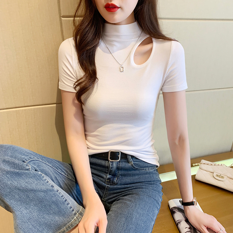 여름 여성을위한 드롭 배송 하프 터틀넥 반팔 티셔츠 여성을위한 새로운 스타일 중공 골지 오른쪽 어깨 디자인 틈새 탑
