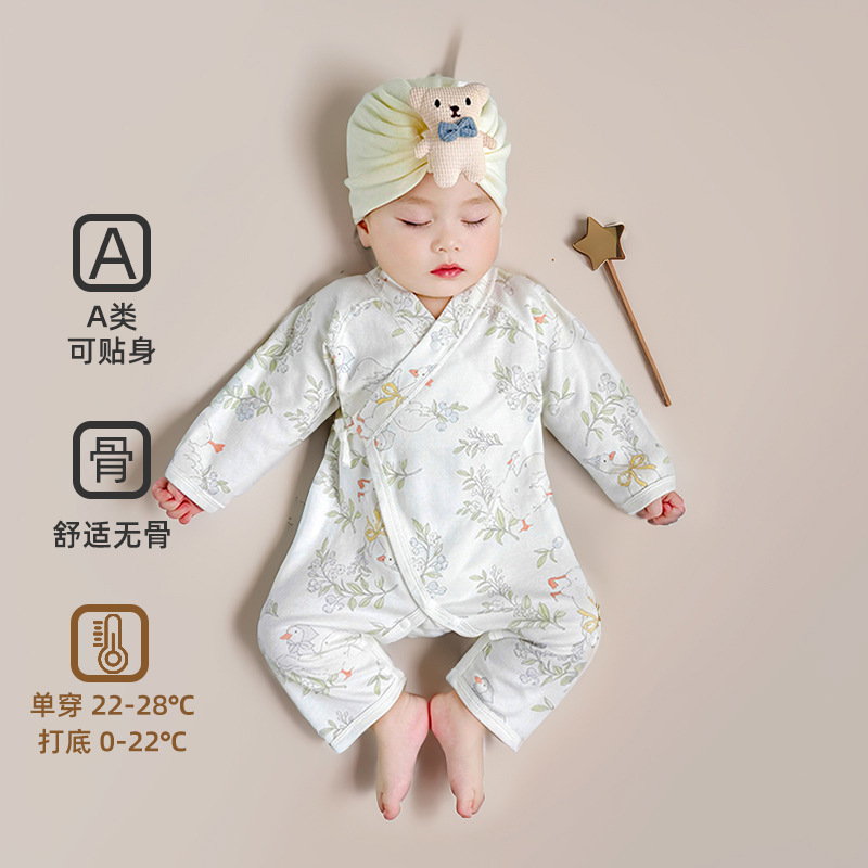 Egret spreads its wings