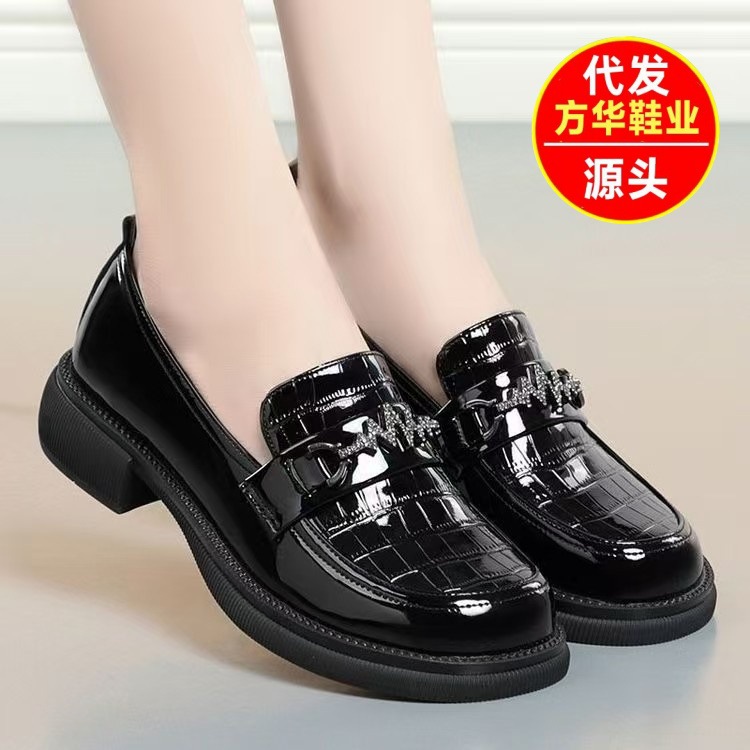 Zapatos de mujer de tacón plano de cuero blando de otoño 2025 nuevo estilo de cabeza redonda coreano versátil suela suave ligera y cómoda zapatos Lefour para mujeres