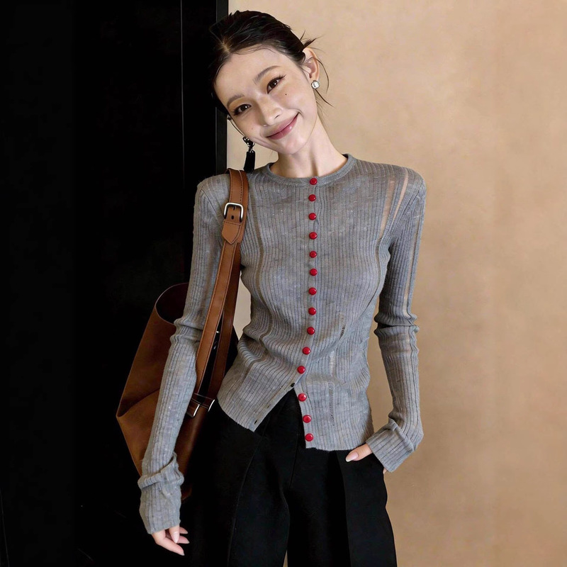 Elegant Gray Knit Sweater with a Round Neck, Stylish High-End Gray, Gentle Design, Age-Reducing Women's Fashion, New Spring 2026 Collection Elegant Gray Knit Sweater with a Round Neck, Stylish High-End Gray, Gentle Design, Age-Reducing Women's Fashion, New Spring 2026 Collection