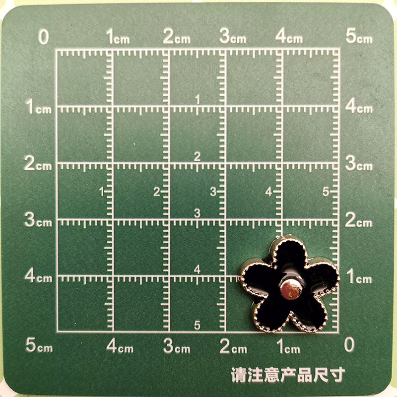 Temperamento de moda blanco y negro pequeño viento fragante cuatro hojas accesorios de plástico corazón de melocotón DIY pinzas de cabello material de ropa de correa