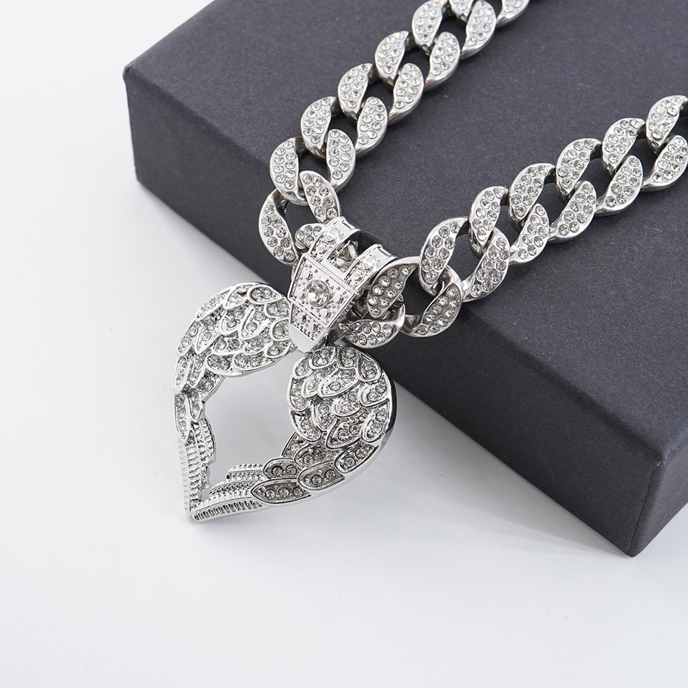 Amazon Europa y Estados Unidos Hip Hop transfronterizo aleación de viento llena de diamante amor colgante de alas cadena cubana fábrica de accesorios de alta calidad