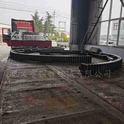 Долгосрочные поставки шестерен для вращающихся бокситовых печей, оптовая продажа роликовых колец и стальных колец для вращающихся печей.