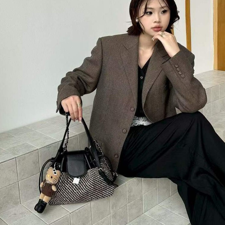 Korean-style women's bag, autumn and winter tweed Chanel-style tote bag, large-capacity shoulder and crossbody bag, commuter handbag