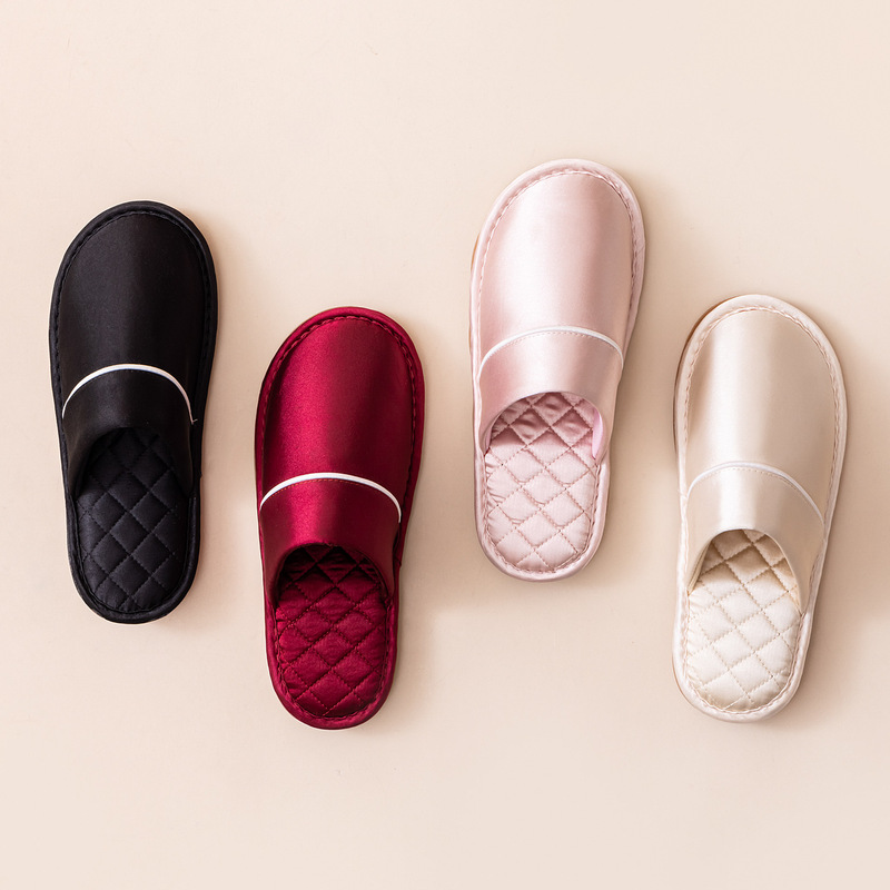 Luxurious Satin Home Slippers, Wedding Gifts for Couples, Imitation Silk All-Season Slippers for Men, Factory Direct Sales, Dropshipping Luxurious Satin Home Slippers, Wedding Gifts for Couples, Imitation Silk All-Season Slippers for Men, Factory Direct Sales, Dropshipping