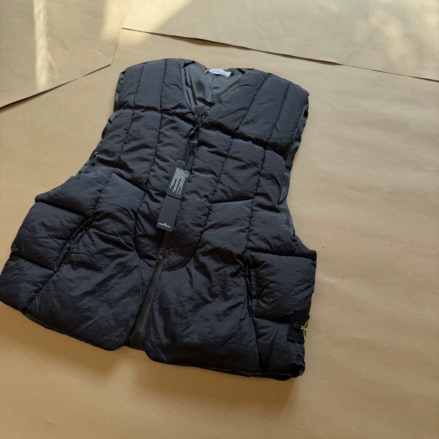 Жилет Stone Island, наполненный хлопком, деконструированный разрезной силуэт, однотонный, размеры M–XXL