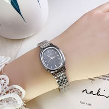 ��Բ����Ů�������۵���Ůʿ�ֱ��������������������ͬ��������
