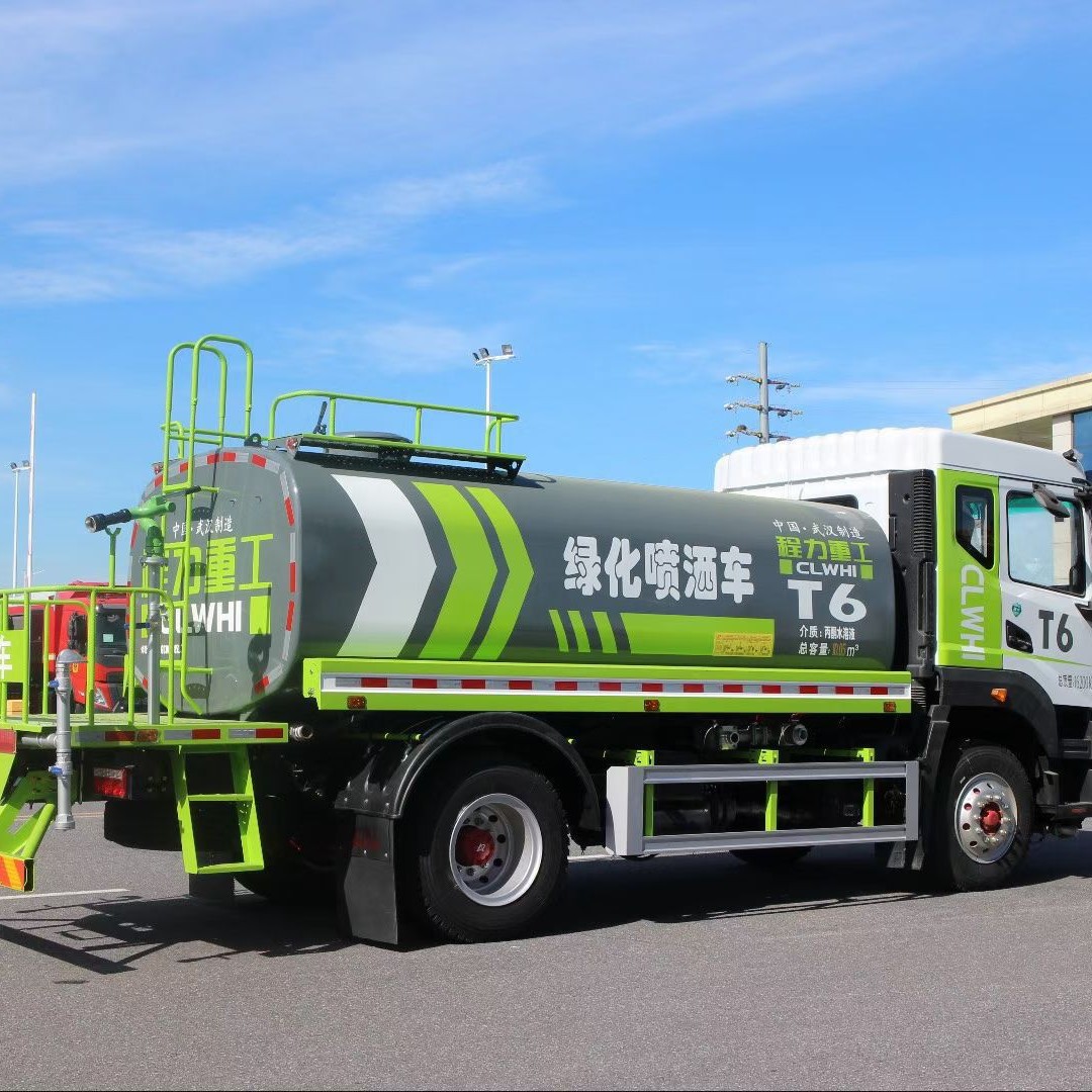 Chengli sprinkler truck manufacturer: Shacman Delong 12-ton and 15-ton models with optional front-mounted fog cannon for foreign trade