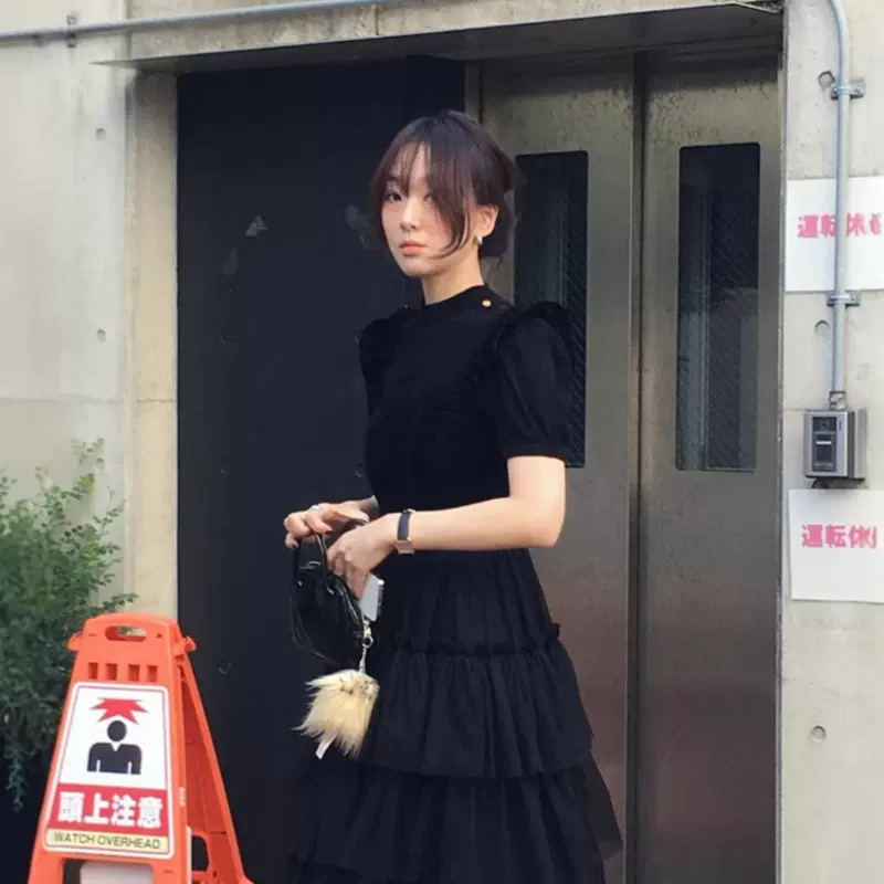 现货 黑色蛋糕半身仙女裙套装春季优雅韩风高级感丝绒短袖flet*a