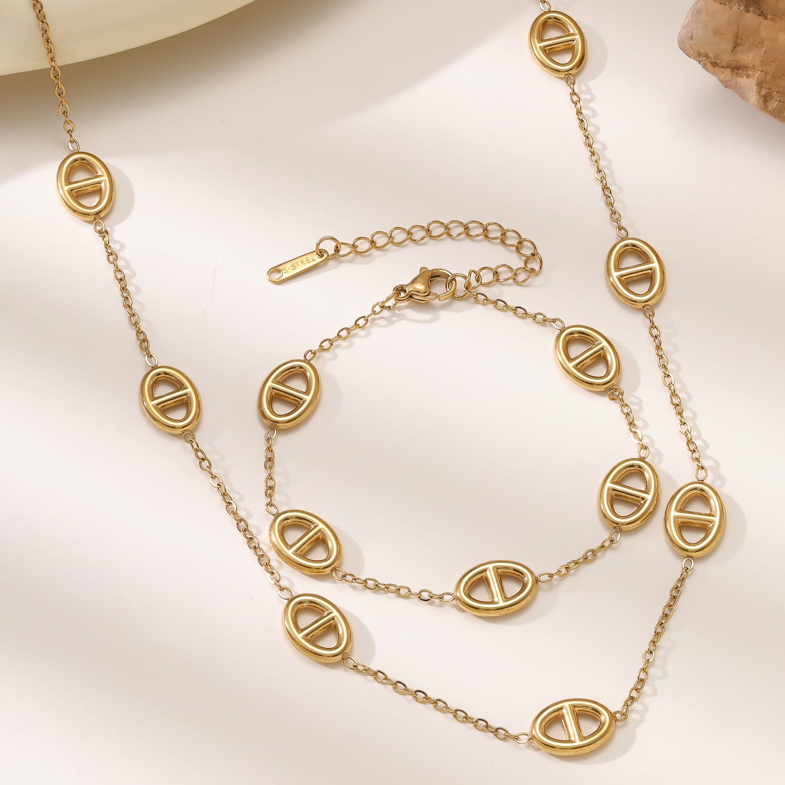 Cross-Border Titanium Steel Bracelet for Women, Stainless Steel Pig Nose Design, 18K Real Gold Electroplated Necklace, Non-Fading Set Wholesale