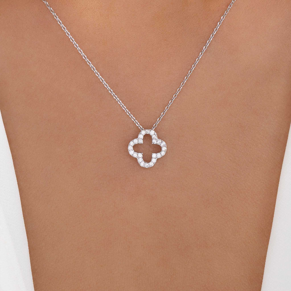 Four-leaf Clover Necklace With Diamond Inlay For Women_voghion.com