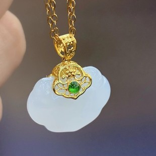 Fubei Diamond Jewelry [18K Gold Inlaid with Hetian Mutton Fat White Jade Auspicious Small Lock Pendant] Bare Stone Size 13*18mm