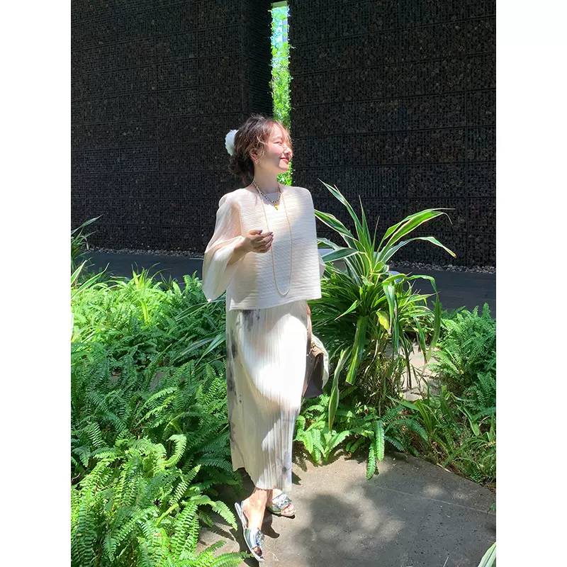 夏季新款褶皱法式衬衫减龄穿搭一整套女夏轻熟小众撞套装气质衣服