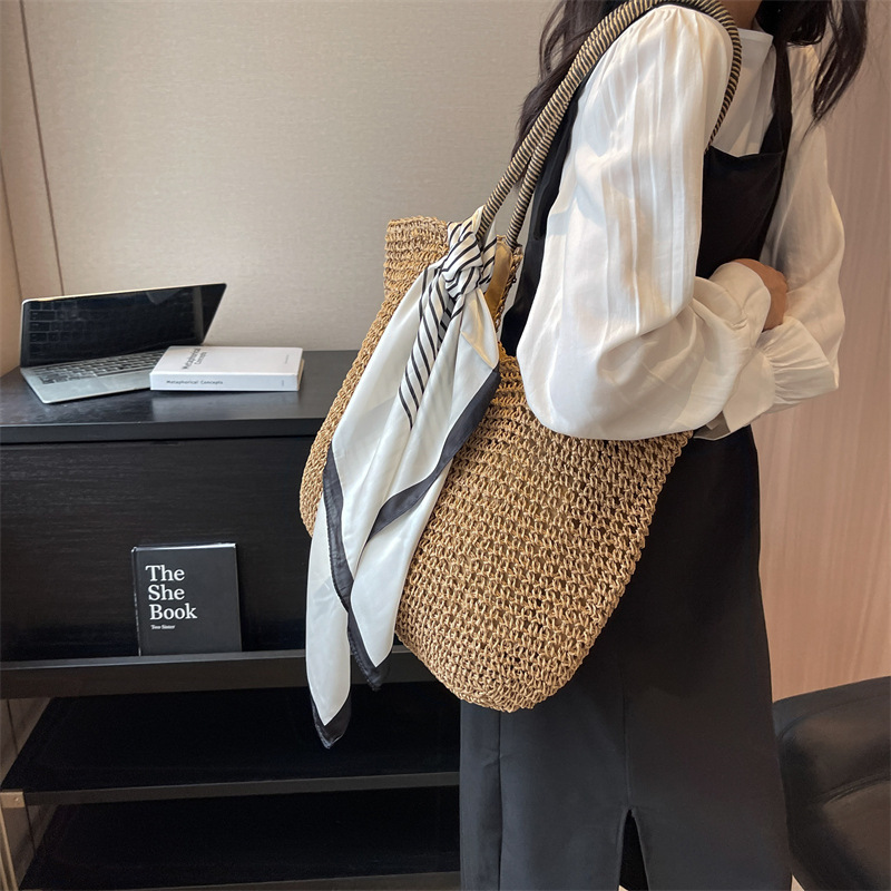 Bolsos de paja populares de verano para mujer 2025 nuevo bolso de tote hueco tejido más vendido bolso de mujer de viaje de gran capacidad