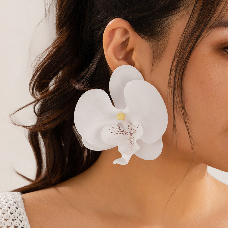 欧米のクロスボーダーのファッション立体の胡蝶蘭の花のネックレスのchokerの個性の長いタイプはワックスの線の花の首のチェーンを巻きます。|undefined