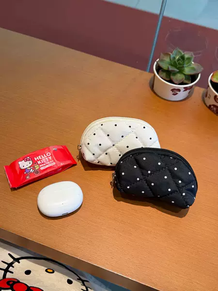 Korean-style ins-style cute polka dot card holder, simple and fashionable, portable for earphones, keys, travel documents, tissues, and coins