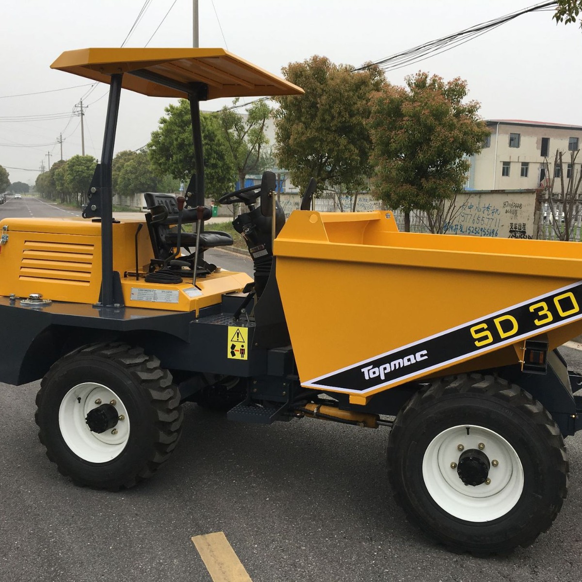 四轮驱动翻斗车