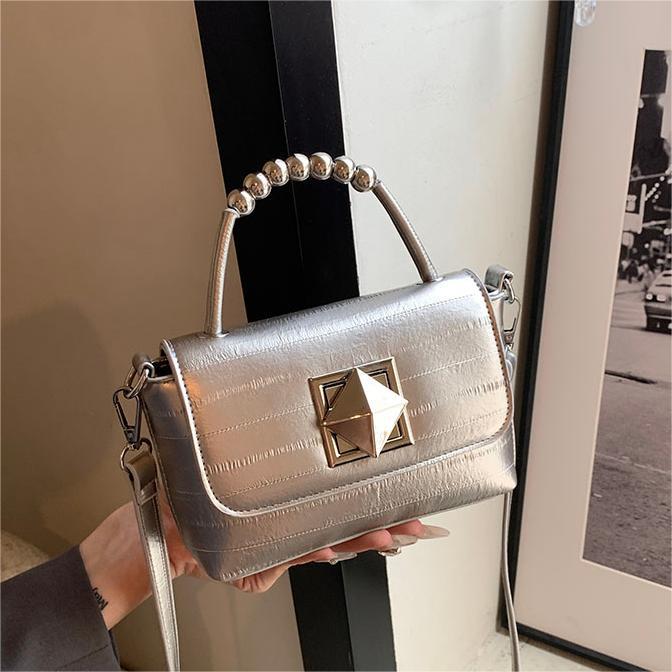 Bolso de mano caliente de verano 2024, nuevo bolso de mujer, bolso pequeño de moda coreano, bolso de mochila casual universal.