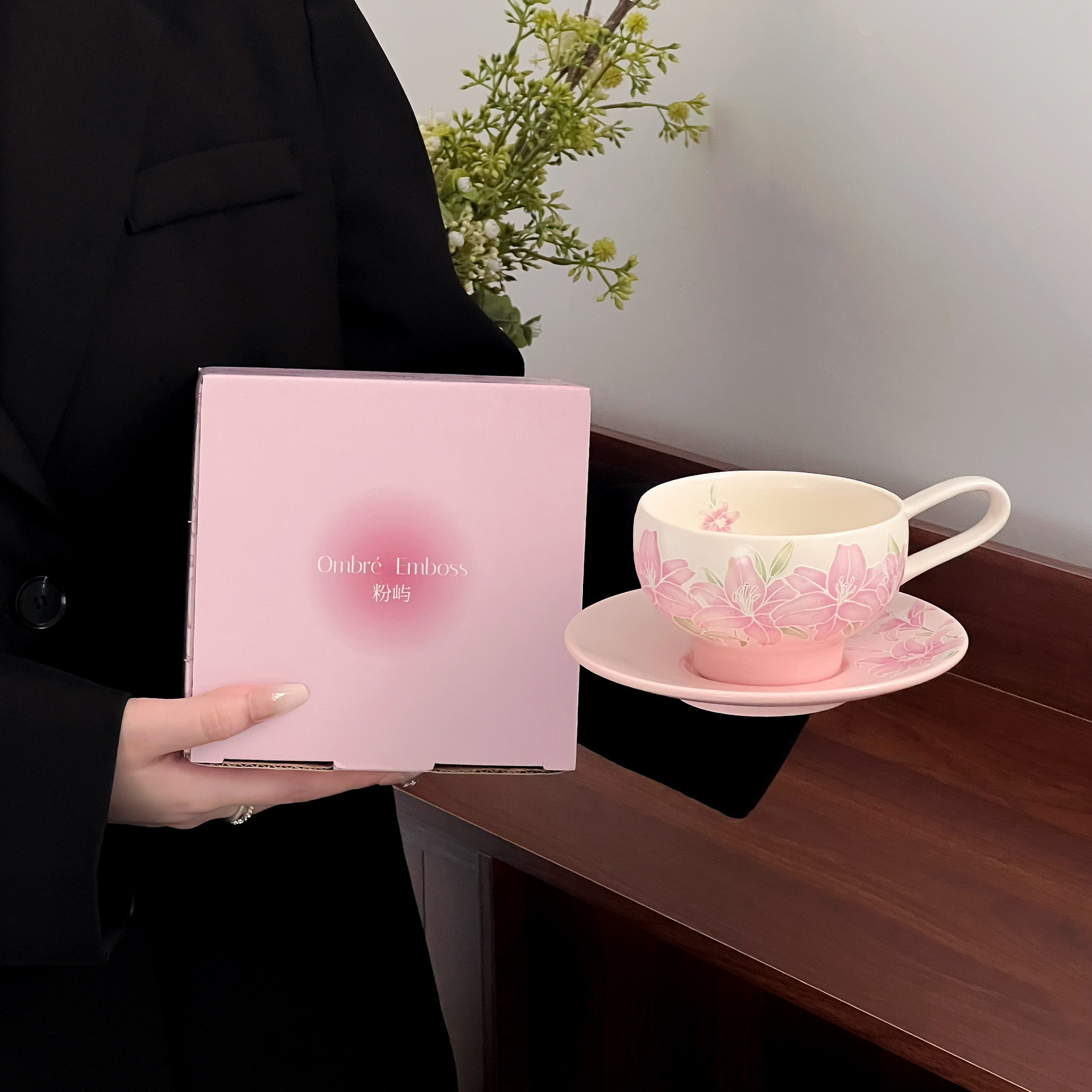 Taza de cerámica de Shangn taza de café lirio relieve damas domésticas taza de agua de gran capacidad taza de café pistil