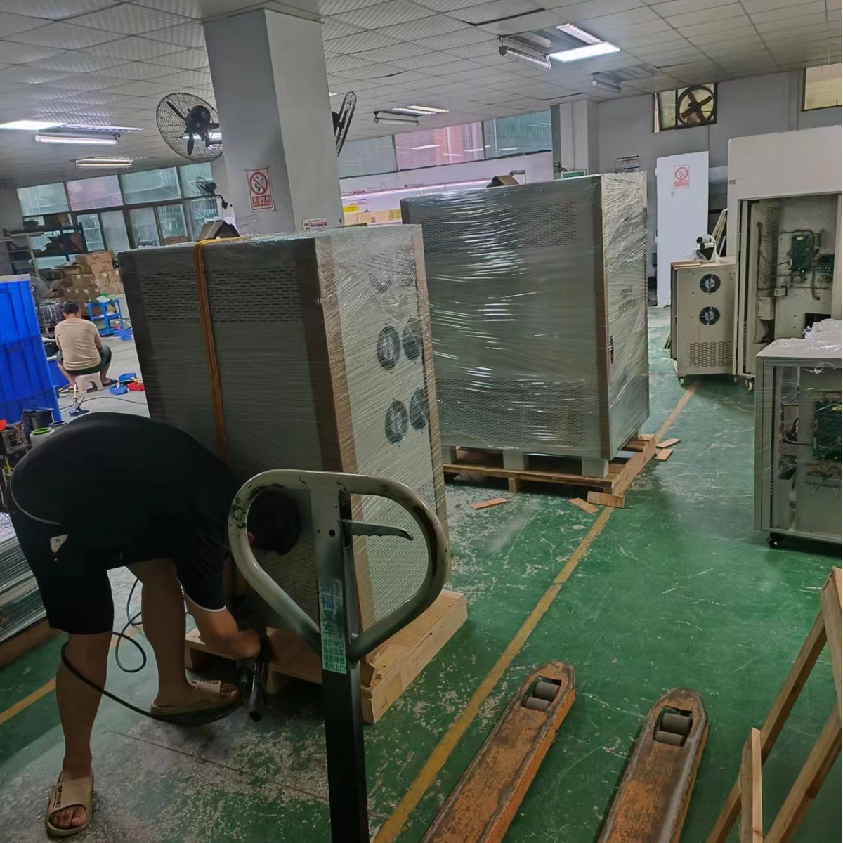 ŷ����˹����60KVA��Ƶ��Դ������ͨ������440V 60HZ�����Ե��