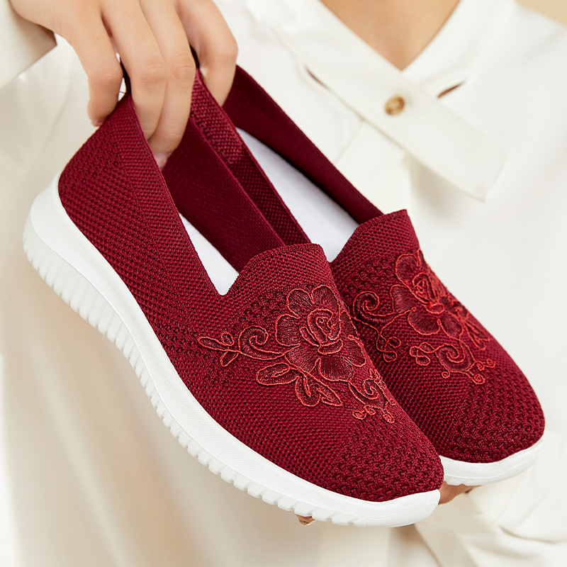 Changfeng zapatos, zapatos de primavera de mujeres nuevos zapatos de tela viejos de Beijing bordados zapatos de madre zapatos superficiales zapatos de mujer
