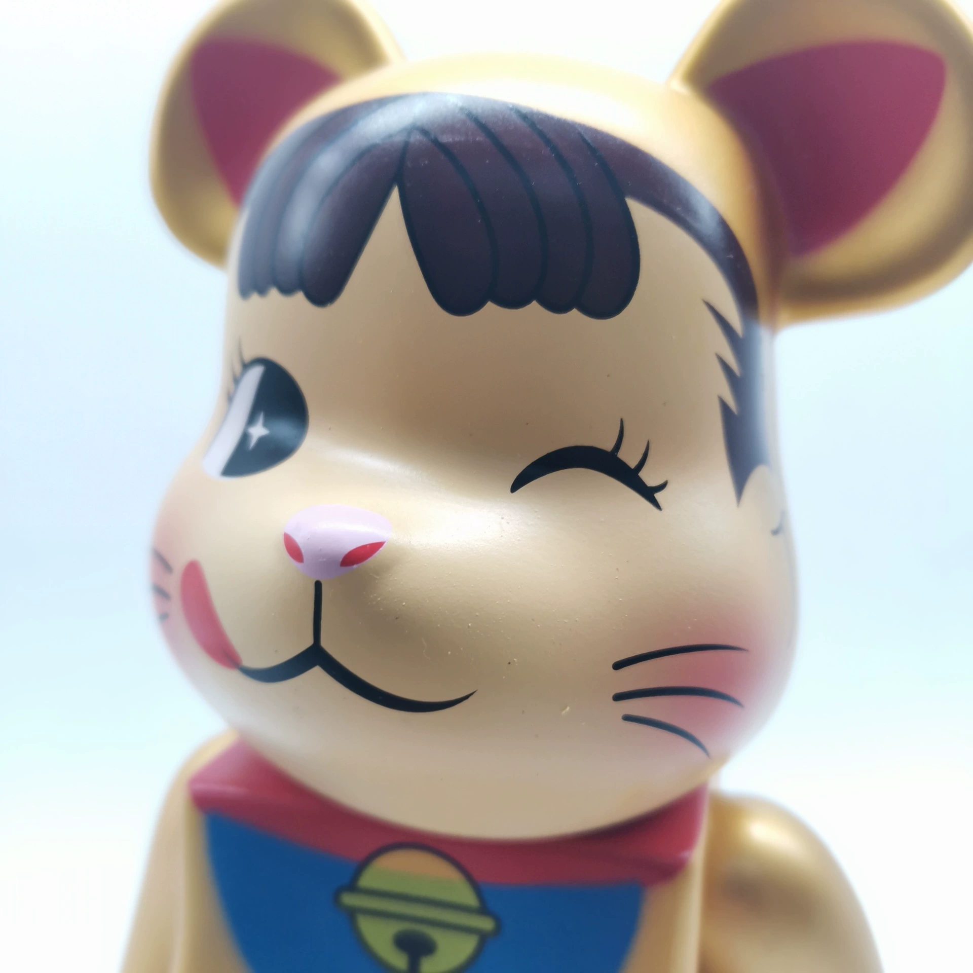 Сувенирный Медведь Bearbrick Bearbrick Bear Fuji Модель Серебряное молочное «девушка» рука об руку