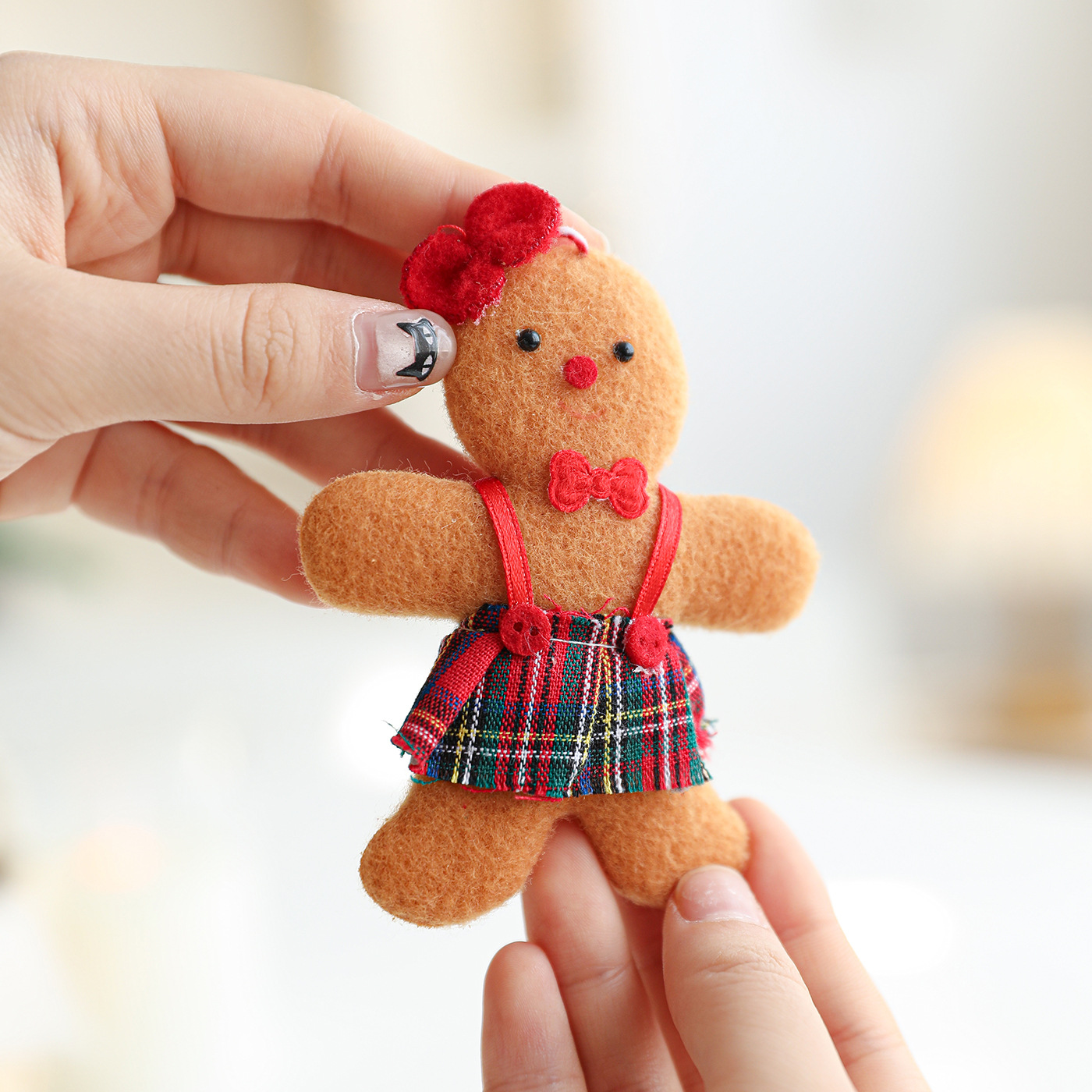Nuevo color curry pan de jengibre muñeca tela colgante árbol de Navidad colgante decoración decoración al por mayor